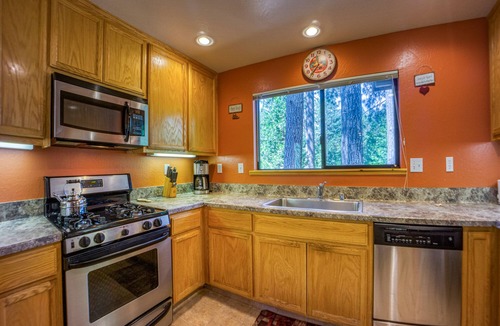 Camp Connell Cabin | LOCATED IN DORRINGTON - CLOSE TO BEAR VALLEY SKI RESORT!