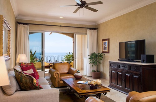 Cabo San Lucas Condo | Located on the pristine medano beach