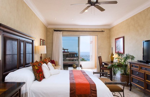 Cabo San Lucas Resort | Located on the pristine medano beach