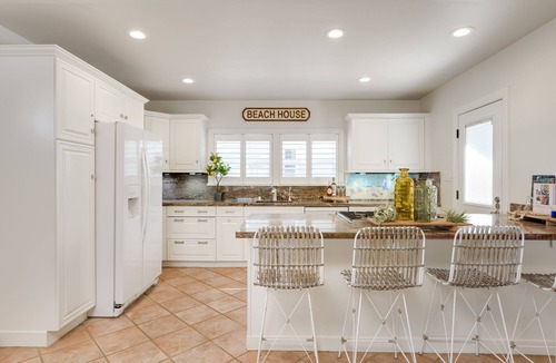 Downtown House | LOCATION, LOCATION, LOCATION! 7 Bedrooms - VIEW - Steps to Sand/Ocean/Pier