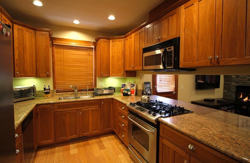 Mammoth Lakes House | LOCATION! LOCATION! JUST STEPS AWAY FROM GONDOLA AND VILLAGE