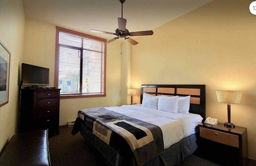 Mammoth Lakes Resort | Location! Prime Heart of Village- Walk to Gondola