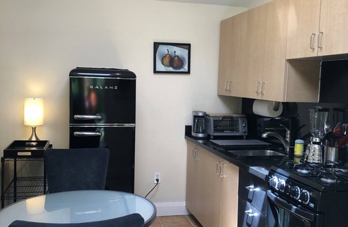 Picnic Valley Cottage | Location! Private Cottage, Quiet, Garden, Walk downtown