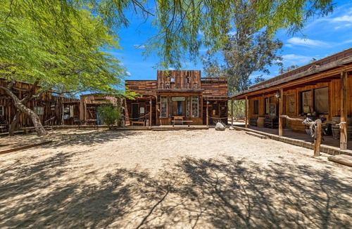 Desert Hot Springs Villa | Lockout The Oasis | Natural Mineral Hot Springs on 107 Acres