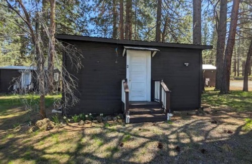 Tulelake RV Rental | Lodging 2, Cabin 2: 2 twins, kitchen with necessities and hot water