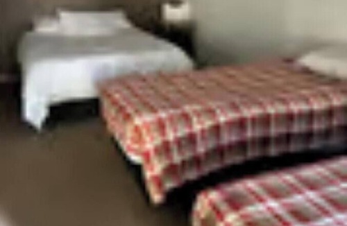 Tulelake RV Rental | Lodging 8, Queen, full bath & kitchen with hot water