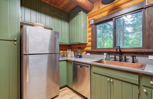 Welches Cabin | Log Cabin Compound | 6BR/5.5BA | 2 Hot Tubs
