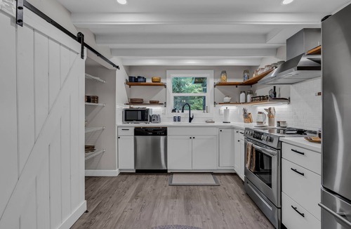 Zigzag House | Lolo Bear Cabin: Pet-Friendly Mt. Hood Retreat