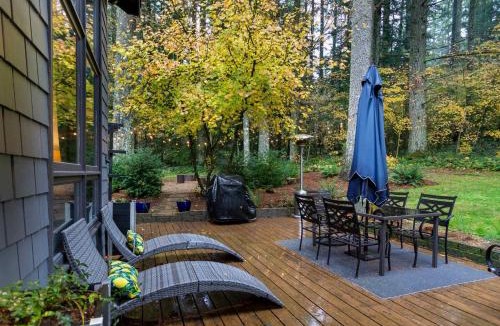 Rhododendron House | Lolowood Chalet - Modern cozy nature retreat dog friendly