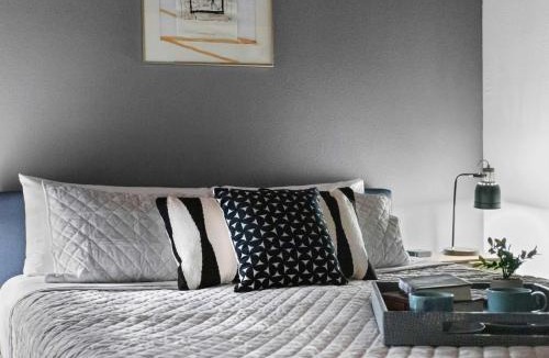 Rhododendron House | Lolowood Chalet - Modern cozy nature retreat dog friendly