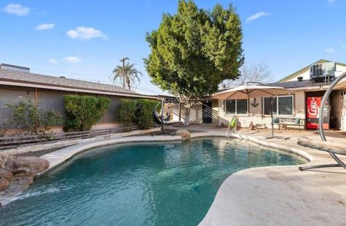 Camelback East Apartment | Loma Linda Suites