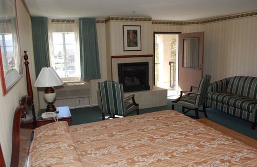 Amargosa Valley Hotel | Longstreet Inn & Casino