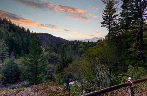 Dunsmuir Cabin | Lookout Cabin (Hot Tub)