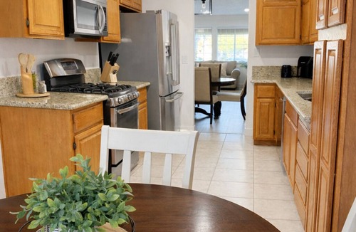 Las Vegas House | Los Pinos Retreat Amazing home with private sparkling pool and in ground jacuzzi