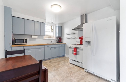 West Alameda House | Lovely 1-bedroom Oasis with Patio/Private Entry