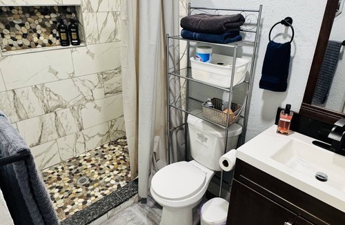 Winchester Apartment | Lovely 1-bedroom studio near near convention center and famous strip
