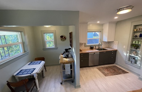 King Apartment | Lovely 1bd Craftsman and Office Close-in NE, Pet-Friendly!