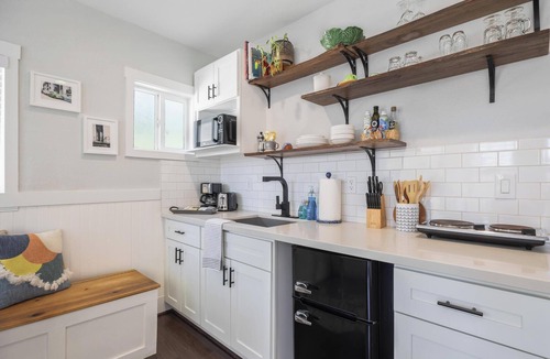North Oak Park House | Lovely 1BR 1BA Suite by Midtown & UCD Med Center