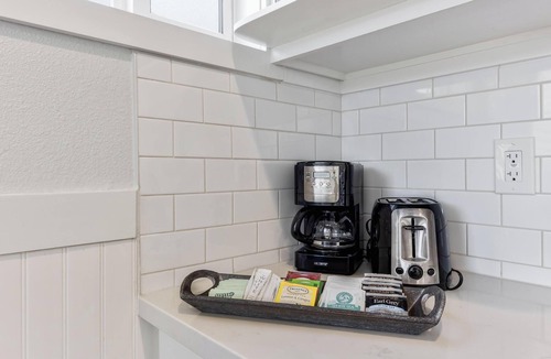 North Oak Park House | Lovely 1BR 1BA Suite by Midtown & UCD Med Center