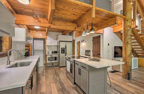Snowbird Cabin | Lovely 3-bed creekside cabin near Sundance perfect for your getaway