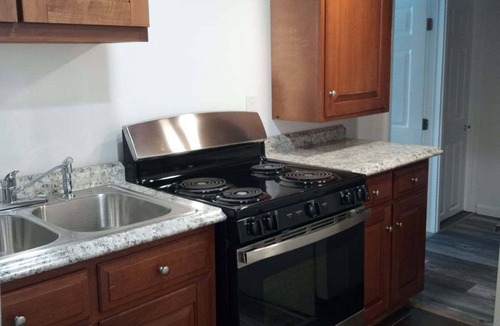 Piedmont Avenue Apartment | Lovely 3-bedroom apartment in Oakland!