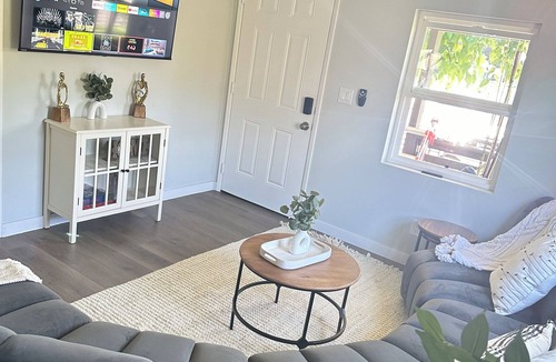Los Angeles House | Lovely 3-bedroom townhome in vibrant Los Angeles Near Crypto