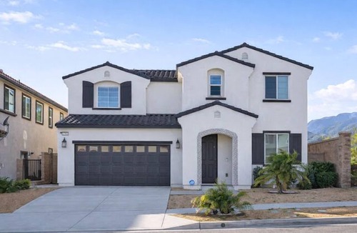 Patton House | Lovely 4-bedroom pool house in North Fontana