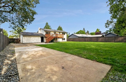 Orchards House | Lovely 5-bedroom house in fantastic Vancouver neighborhood with AC