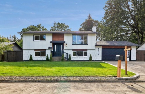 Orchards House | Lovely 5-bedroom house in fantastic Vancouver neighborhood with AC