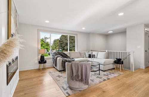Orchards House | Lovely 5-bedroom house in fantastic Vancouver neighborhood with AC