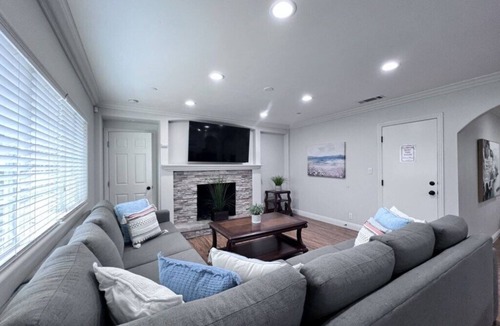Southwest Anaheim House | Lovely Anaheim Pool Home: 2 Ensuites, 1 Mi 2Disney