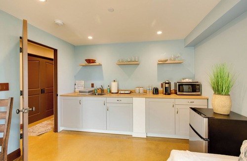 Belmont Apartment | Lovely Belmont Apartment w/Stunning Views!