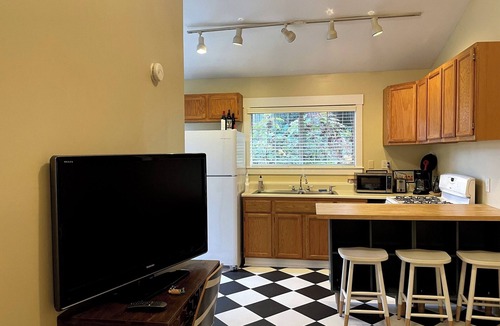 Freestone Apartment | Lovely guesthouse in Sebastopol, walk to town