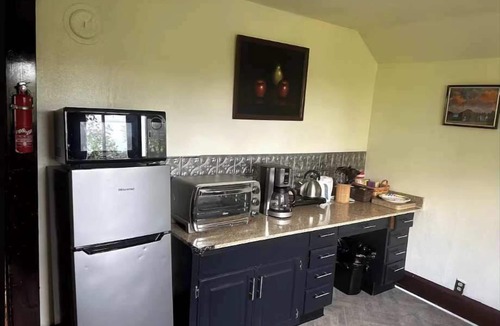 Friendly Apartment | Lovely historic upstairs apartment with character