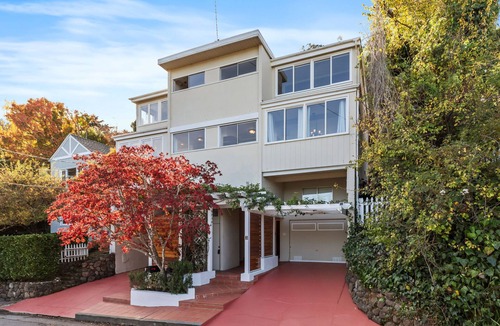 Sausalito House | lovely Home with Jacuzzi, Fireplace & Harbor View
