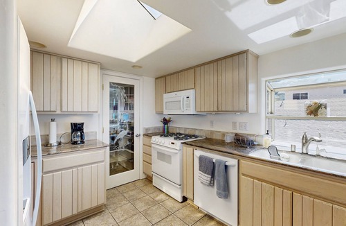 Cayucos House | Lovely House w/Beautiful Ocean Views, Grill & Jetted Tub - Walk to Beach & Town