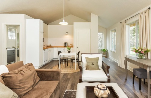 Lake Oswego House | Lovely Studio/Guesthouse in Lake Oswego