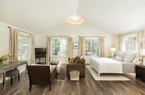 Lake Oswego House | Lovely Studio/Guesthouse in Lake Oswego
