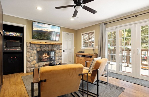 Green Valley Lake Cabin | Lovely Studio cabin in peaceful Green Valley Lake.