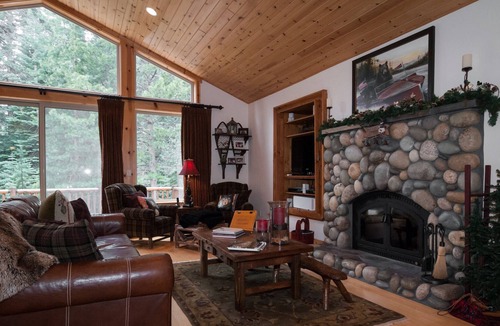 McKinney Estates House | Lovely Tahoma Dream Home, Hot tub, Park-Like yard, Bocce ball