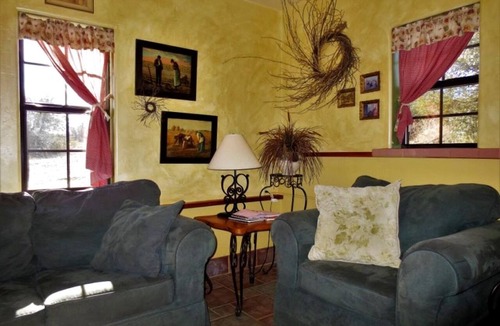 Prescott Cottage | Lovely Vacation Getaway with a Private Hot Tub near Lynx Creek, Arizona
