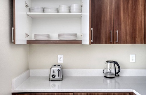 Contra Costa Centre Apartment | Lovely Walnut Creek 2BR w/Pool, Gym & W/D, close to BART, by Blueground