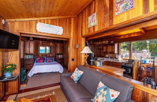 Westhaven-Moonstone Cabin | Luffenholtz Surfside Cabin ~ Romantic & Hot Tub