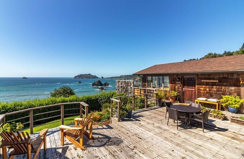Westhaven-Moonstone Cabin | Luffenholtz Surfside Cabin ~ Romantic & Hot Tub