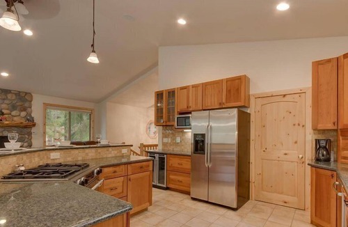 Tahoe Island House | Lukins Lodge by the Lake | Hot Tub
