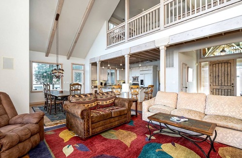 Groveland Villa | Luminous Secluded Villa with Pool Table and Spa Bath in Groveland, California