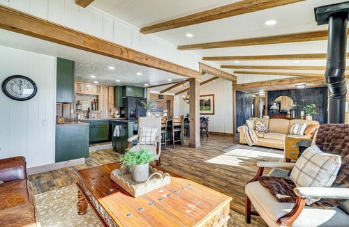 Blue House | 'Luna Ranchhouse' Nestled Among the Pines!