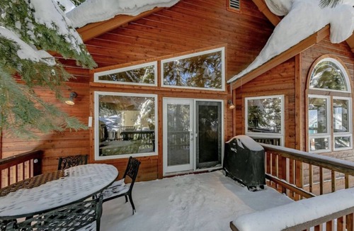 Montgomery Estates House | Lupine Delux lodge, hot tub, Pool table sleeps 8 people