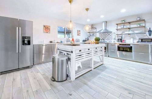 Winchester Bed & Breakfast | LUX 7BR/4BA Villa w/Heated Pool, next to the Strip