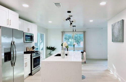 Elk Grove House | Lux. Contemporary at Heart of EG